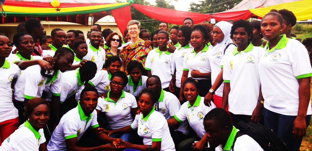 Dr. Sonia Sachs and Professor Jeff Sachs surrounded by CHWs at the Bosome Freho durbar